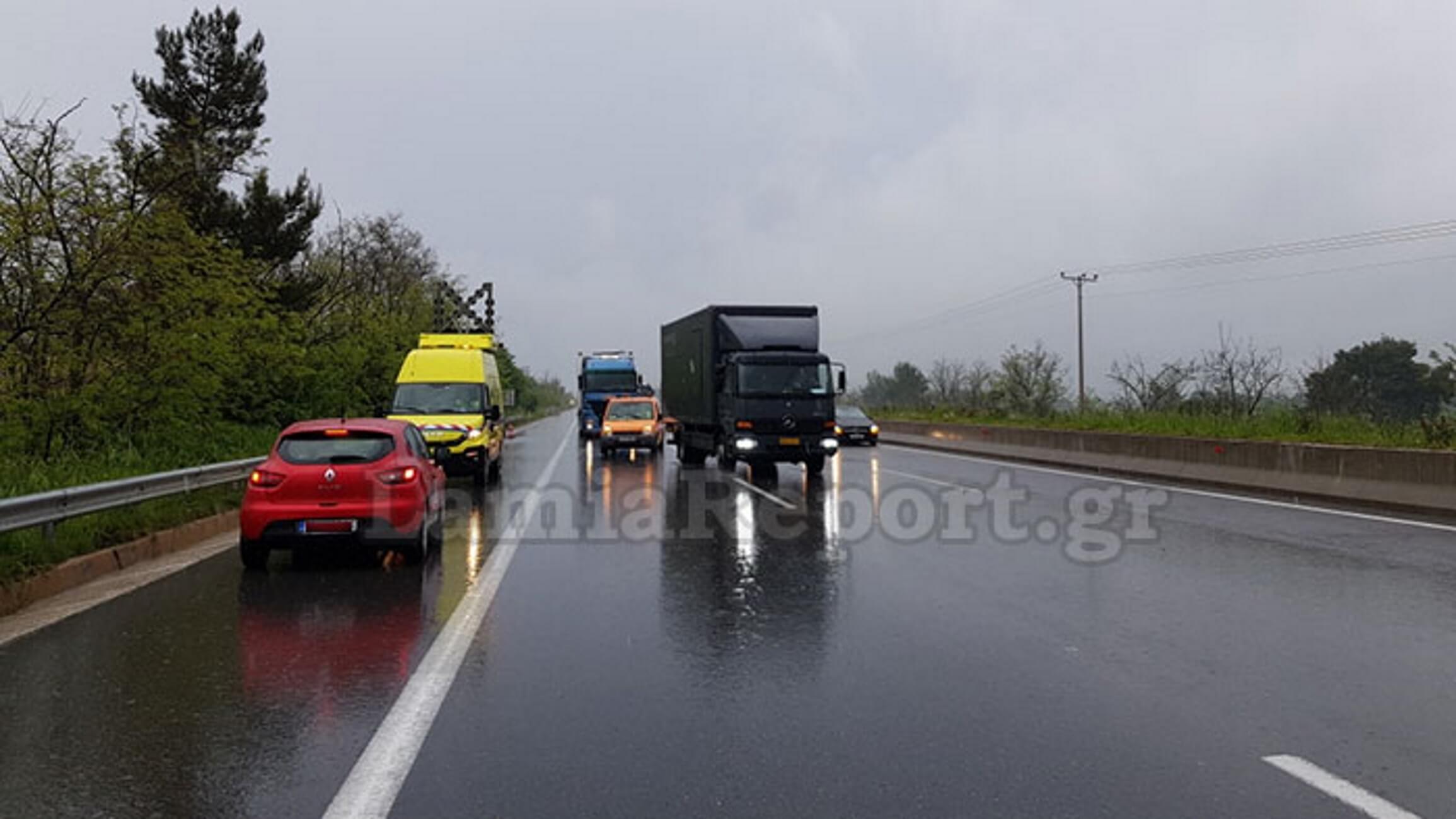 Εθνική Οδός Αθηνών – Λαμίας: Απίστευτες εικόνες με αυτοκίνητο να πηγαίνει ανάποδα επί 13 χιλιόμετρα [pics, video]