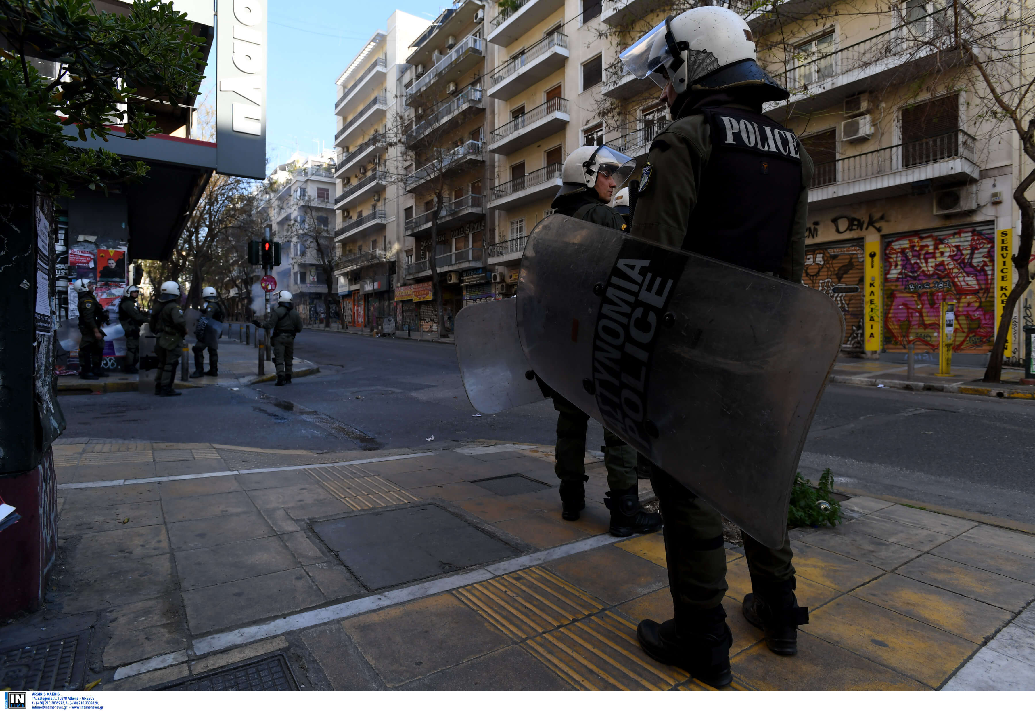«Πόλεμος» αστυνομίας – λιμενικού για τα Εξάρχεια και… άφαντος Κουβέλης