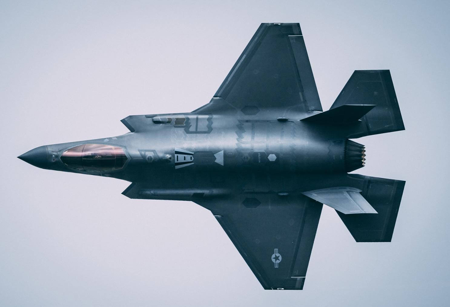 Έτσι βομβαρδίζει ένα μαχητικό F-35! [vid]