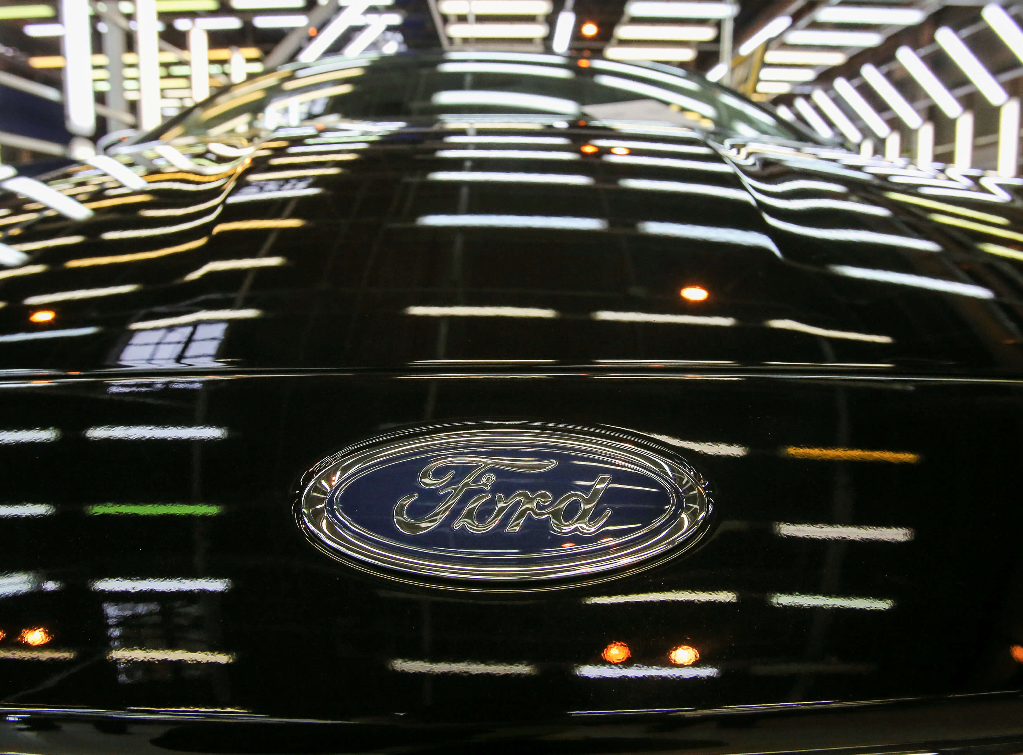 Ford: Επιβεβαίωσε πως θα τερματίσει την παραγωγή του C-MAX