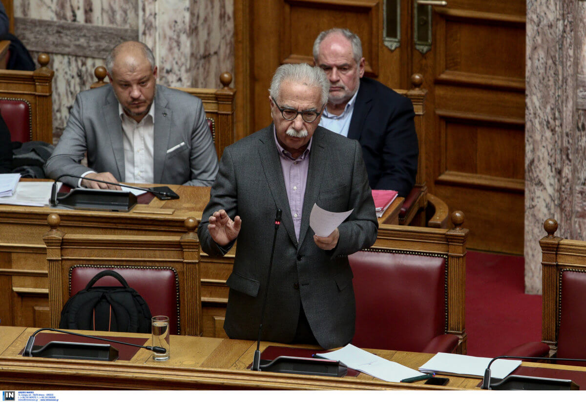 Χαμός στη Βουλή – Ειρωνείες Γαβρόγλου, οργή από το ΚΚΕ, φωνές με Βαρεμένο