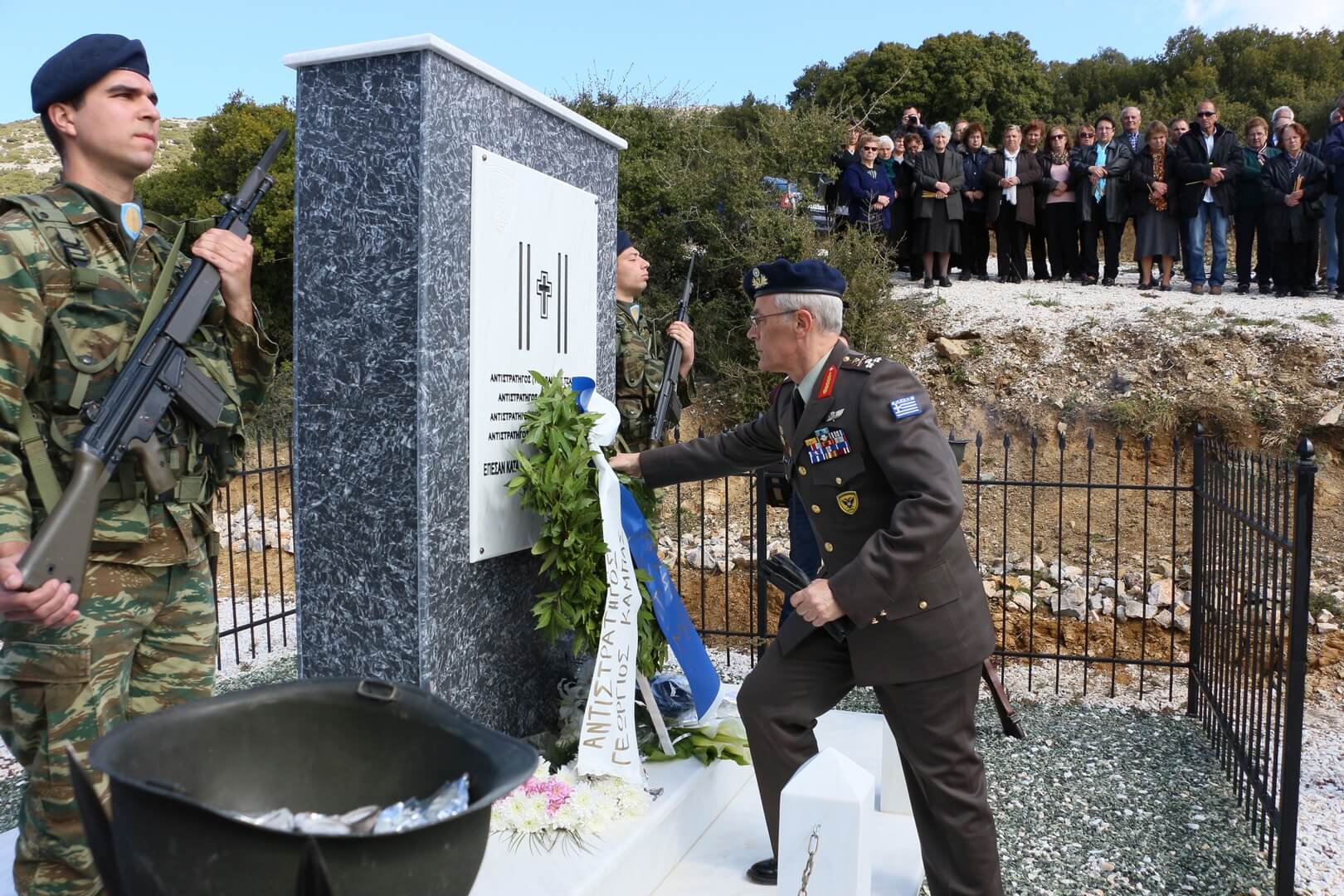 Σε βαρύ κλίμα συγκίνησης το ετήσιο τρισάγιο για τους πεσόντες Αξιωματικούς του μοιραίου ελικοπτέρου “Χιούι” ! [pics]