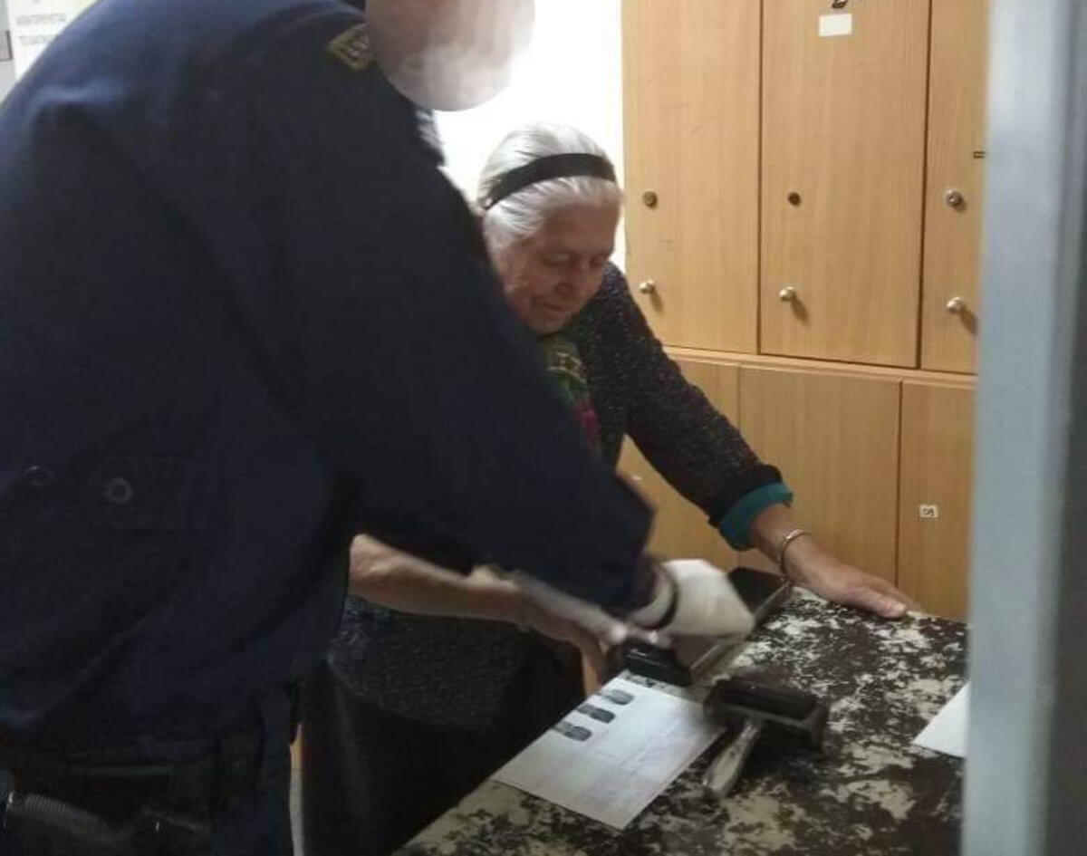 Θεσσαλονίκη: Παρέμβαση της Ένωσης Επιχειρηματιών για τη γιαγιά με τα τερλίκια – Το μήνυμα στην 90χρονη!