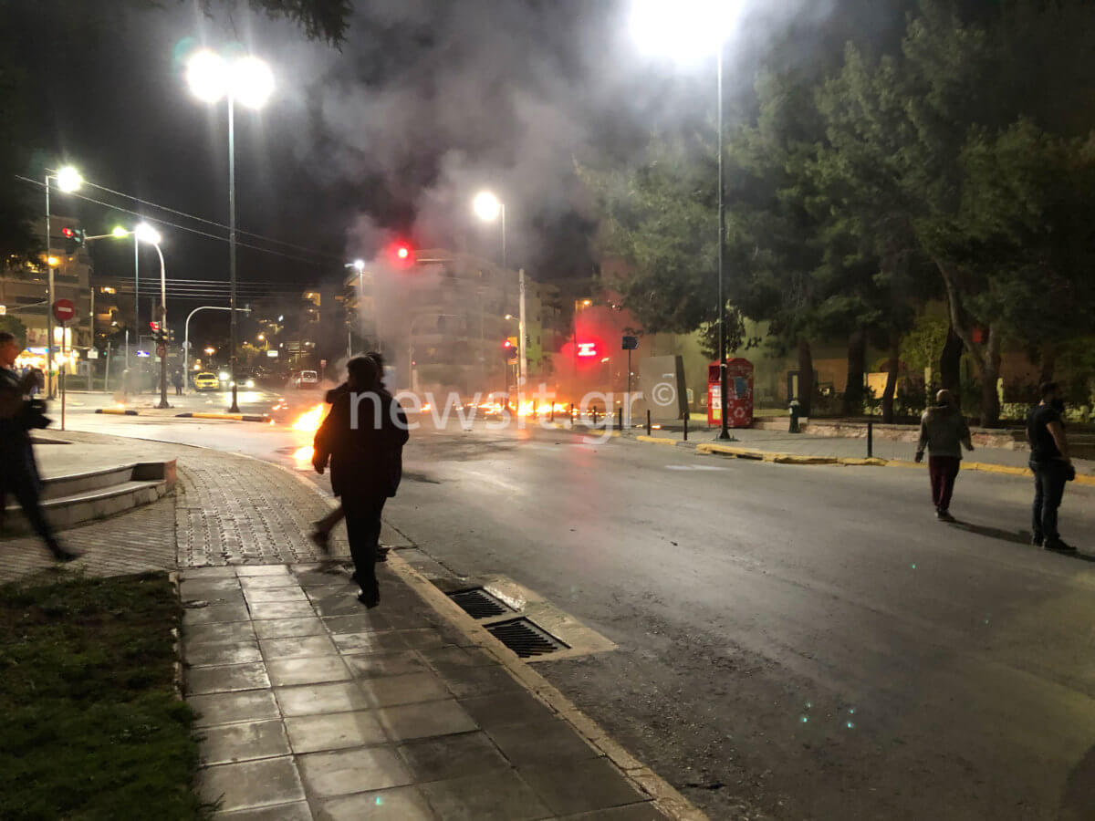 Ανάσταση με μολότοφ και στην Άνω Γλυφάδα