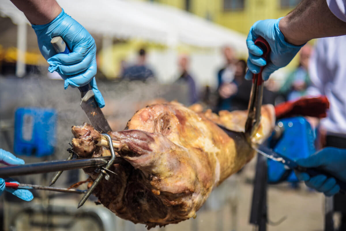 Πάσχα: Προσοχή στην μετάβαση από τη νηστεία στην… κραιπάλη της Κυριακής – Τι συστήνει ο διατροφολόγος