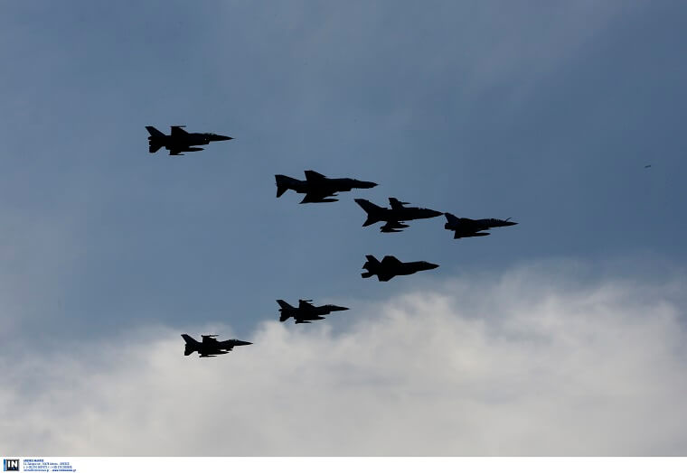 ΗΝΙΟΧΟΣ 2019: “Κόβουν την ανάσα” εντυπωσιακά πλάνα των μαχητικών που κυριάρχησαν τον ουρανό της Αθήνας! [pics,vids]
