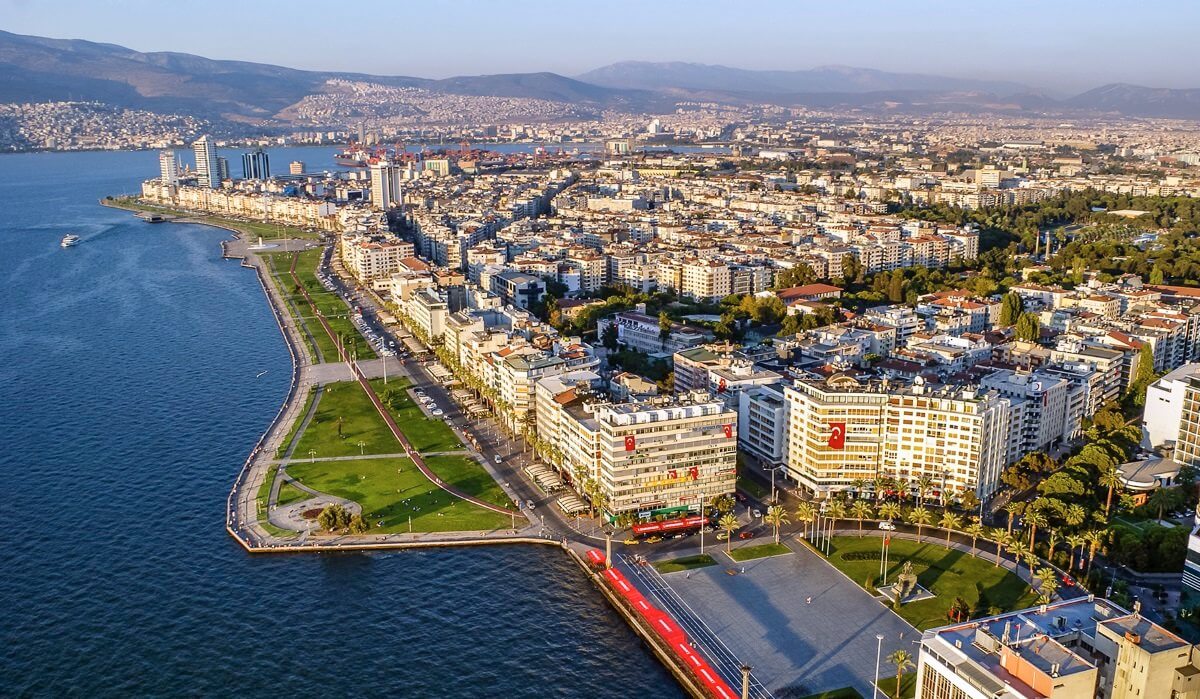 Πασίγνωστος ηθοποιός-παρουσιαστής μετακόμισε στη Σμύρνη της Τουρκίας