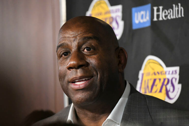 NBA: Απόφαση «βόμβα»! Παραιτήθηκε από τους Λέικερς ο Μάτζικ Τζόνσον