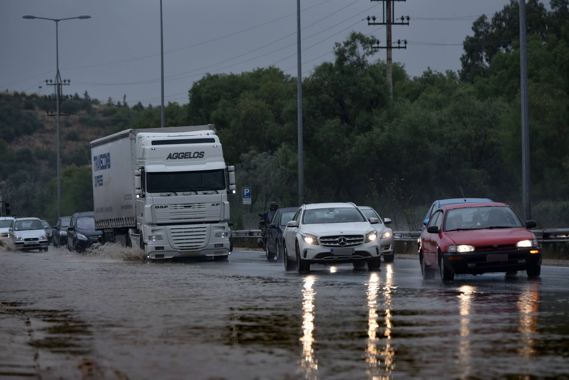 Καιρός σήμερα: Καταιγίδες από το μεσημέρι στην ηπειρωτική Ελλάδα και την Κρήτη!