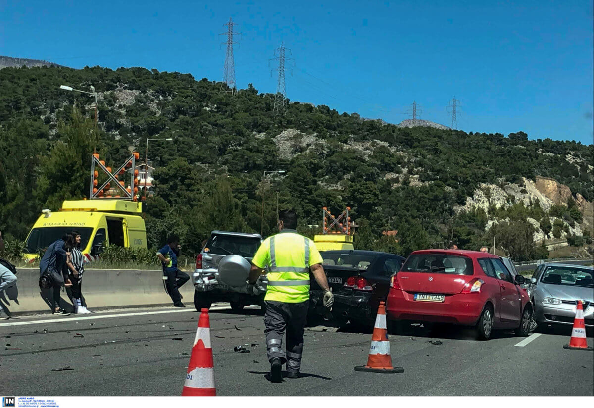 Καραμπόλα στην Κινέτα [pics]