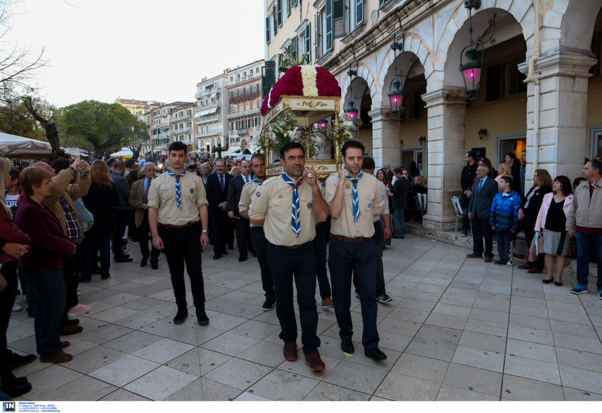 Πάσχα 2019: LIVE από την Κέρκυρα η περιφορά των Επιταφίων