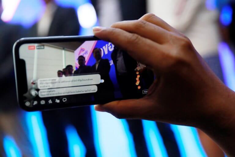Facebook: Γερμανίδα αναζητεί τον φορτηγατζή “φύλακα άγγελό” της!