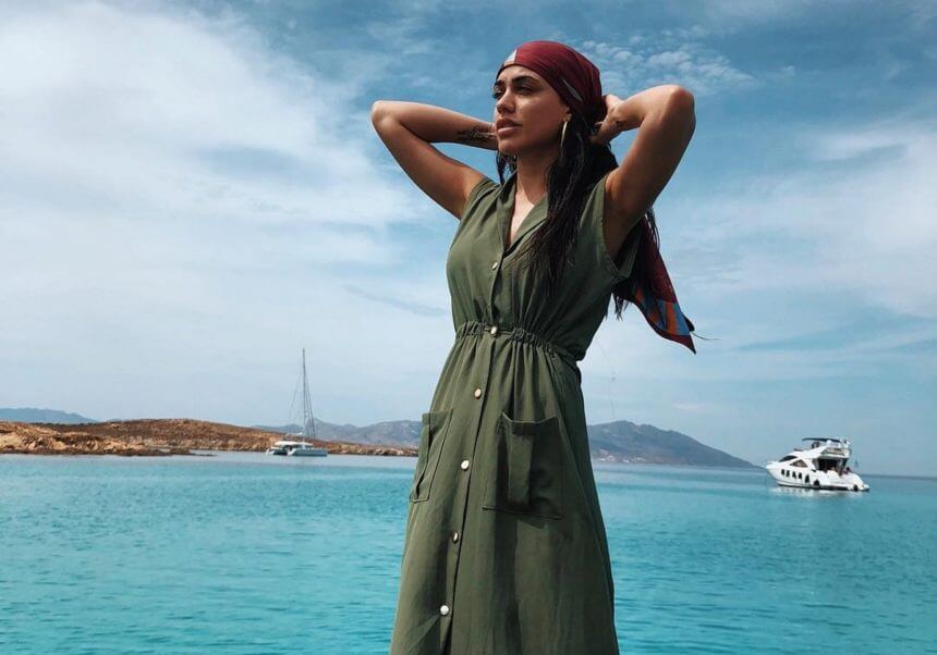 Κόνι Μεταξά: Η καλλιτεχνική φωτογραφία χωρίς ρούχα που «έριξε» το Instagram!