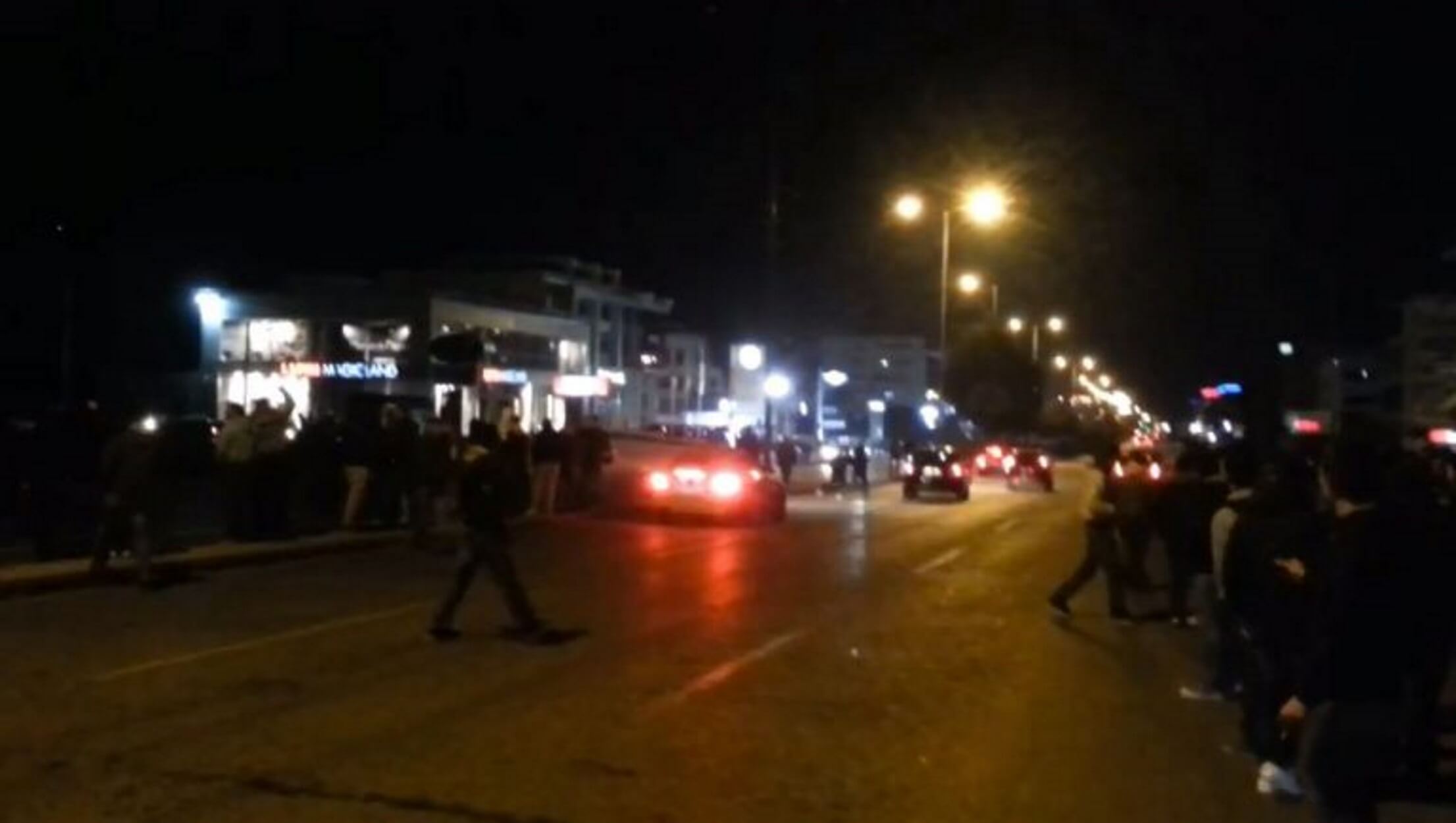 Λυκαβηττός: Μπλόκα της Τροχαίας στους αυτοσχέδιους αγώνες αυτοκινήτων