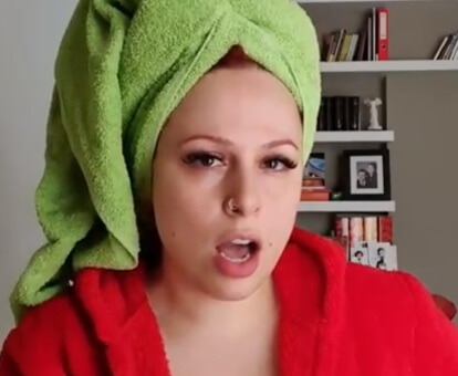 Σοφία Κουρτίδου: Ο… ύμνος της στον «ντελιβερά»! Ξεκαρδιστικό βίντεο