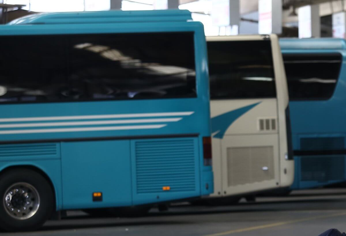 Θεσσαλονίκη: Μπήκαν σε λεωφορείο των ΚΤΕΛ και κατέβασαν 14 άτομα – Τι είχε προηγηθεί…