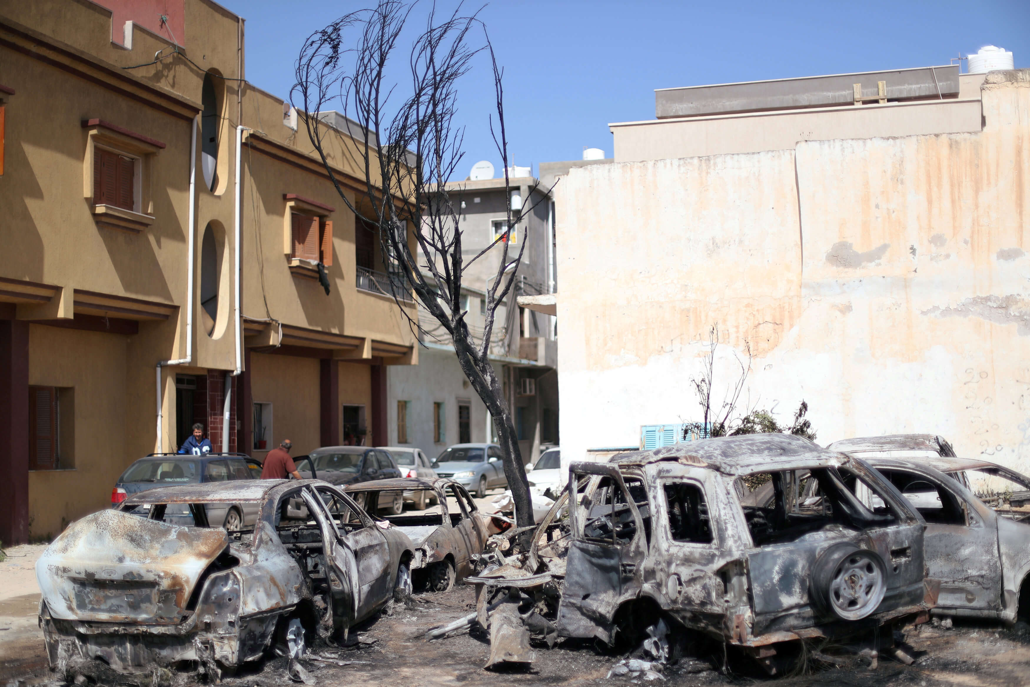 Λιβύη: Μαίνονται οι μάχες στην Τρίπολη – Έκλεισε το αεροδρόμιο