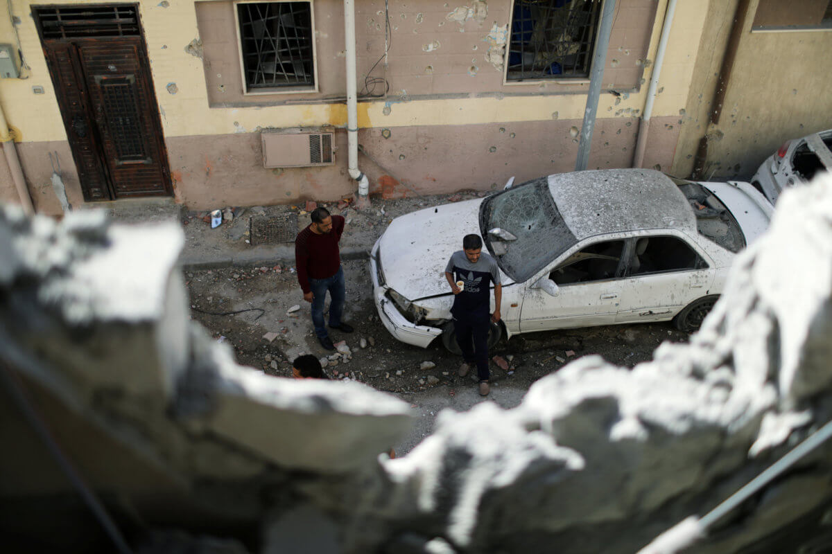Λιβύη: Προάστιο της Τρίπολης χτυπήθηκε από όλμους – Ένταλμα σύλληψης για Χάφταρ [pics]