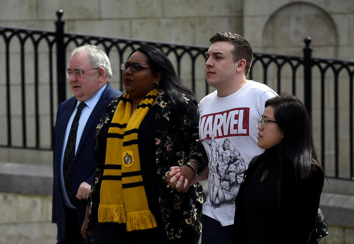 Ντυμένοι ήρωες της Marvel και Χάρι Πότερ οι φίλοι της δημοσιογράφου στην κηδεία της στο Μπέλφαστ