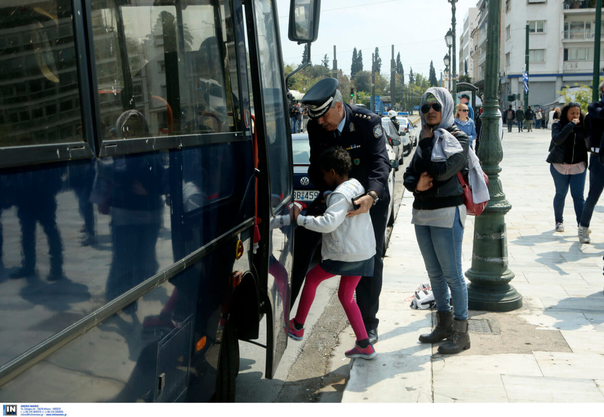 Αποχώρησαν από την πλατεία Συντάγματος οι πρόσφυγες και οι μετανάστες [pics]