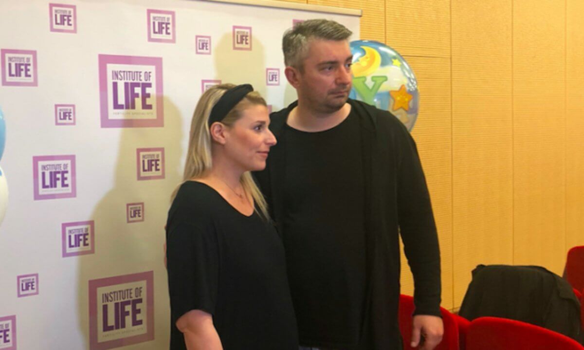 Εξιτήριο από το ΙΑΣΩ πήρε η Ελληνίδα μητέρα για την οποία μιλά όλος ο πλανήτης