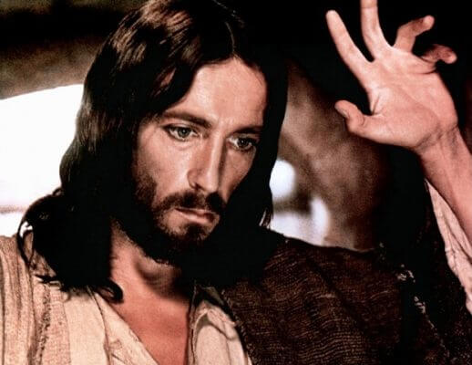 «Ο Ιησούς από τη Ναζαρέτ» – Η θρυλική σειρά που δημιουργήθηκε με έμπνευση του Πάπα – Ποιο ρόλο είχε ο Γιώργος Βογιατζής