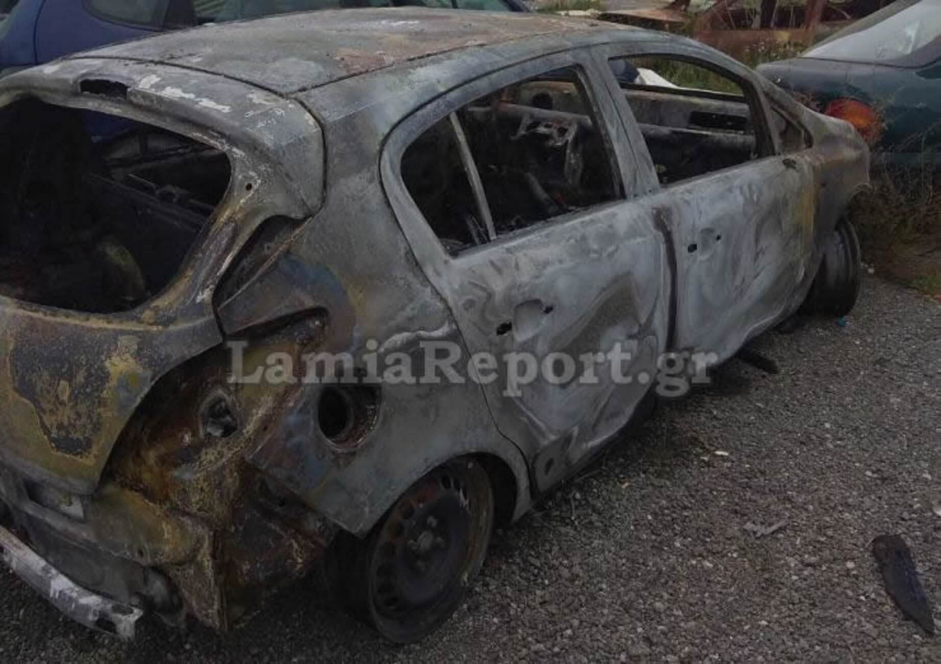 Φθιώτιδα: Αυτό είναι το αυτοκίνητο φιλάθλων της ΑΕΚ που έκαψαν οπαδοί του Ολυμπιακού – Μαχαιρώματα, απειλές και ξύλο [pics]