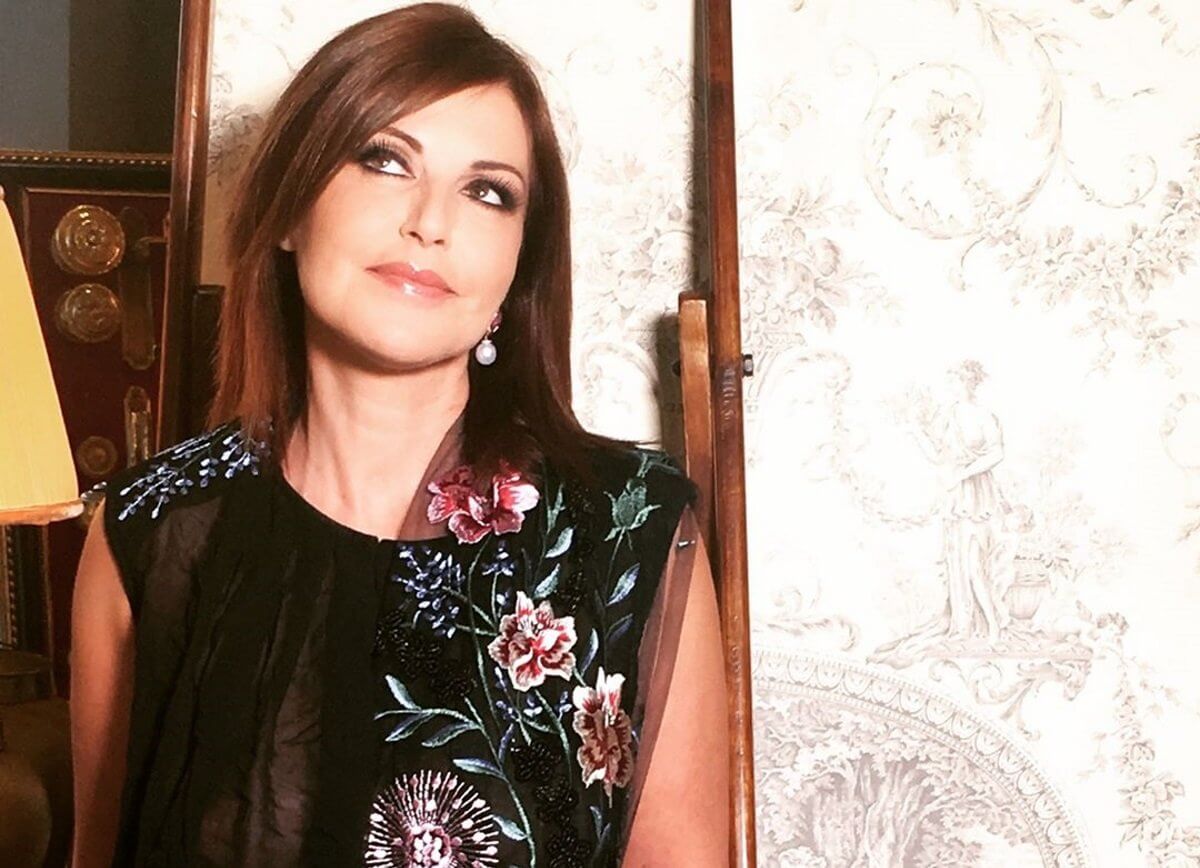 Αλεξάνδρα Παλαιολόγου: Ποζάρει χωρίς ρούχα, αγκαλιά μόνο με την γάτα της!