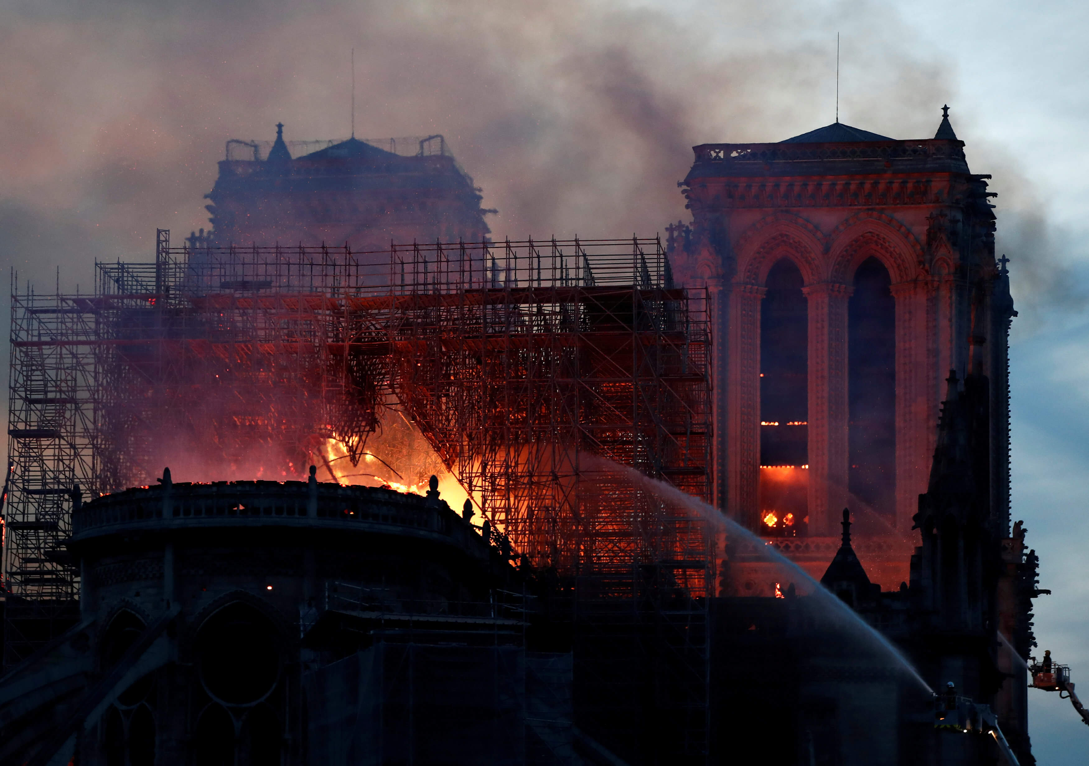 Παναγία των Παρισίων: Μετά από 140 χρόνια ουγγρική πόλη ανταποδίδει τη βοήθεια