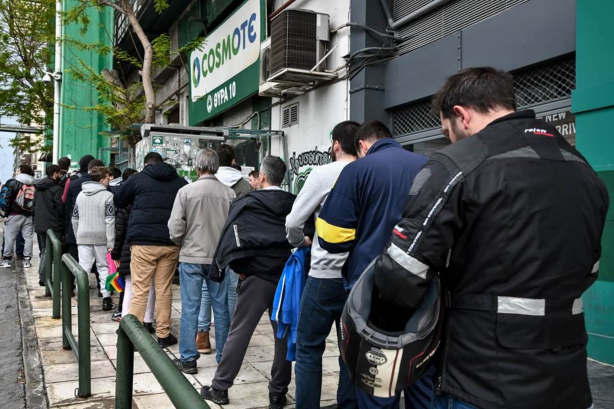Παναθηναϊκός – Ρεάλ Μαδρίτης: Ουρές στη βροχή και sold out σε δύο ώρες! [pics]