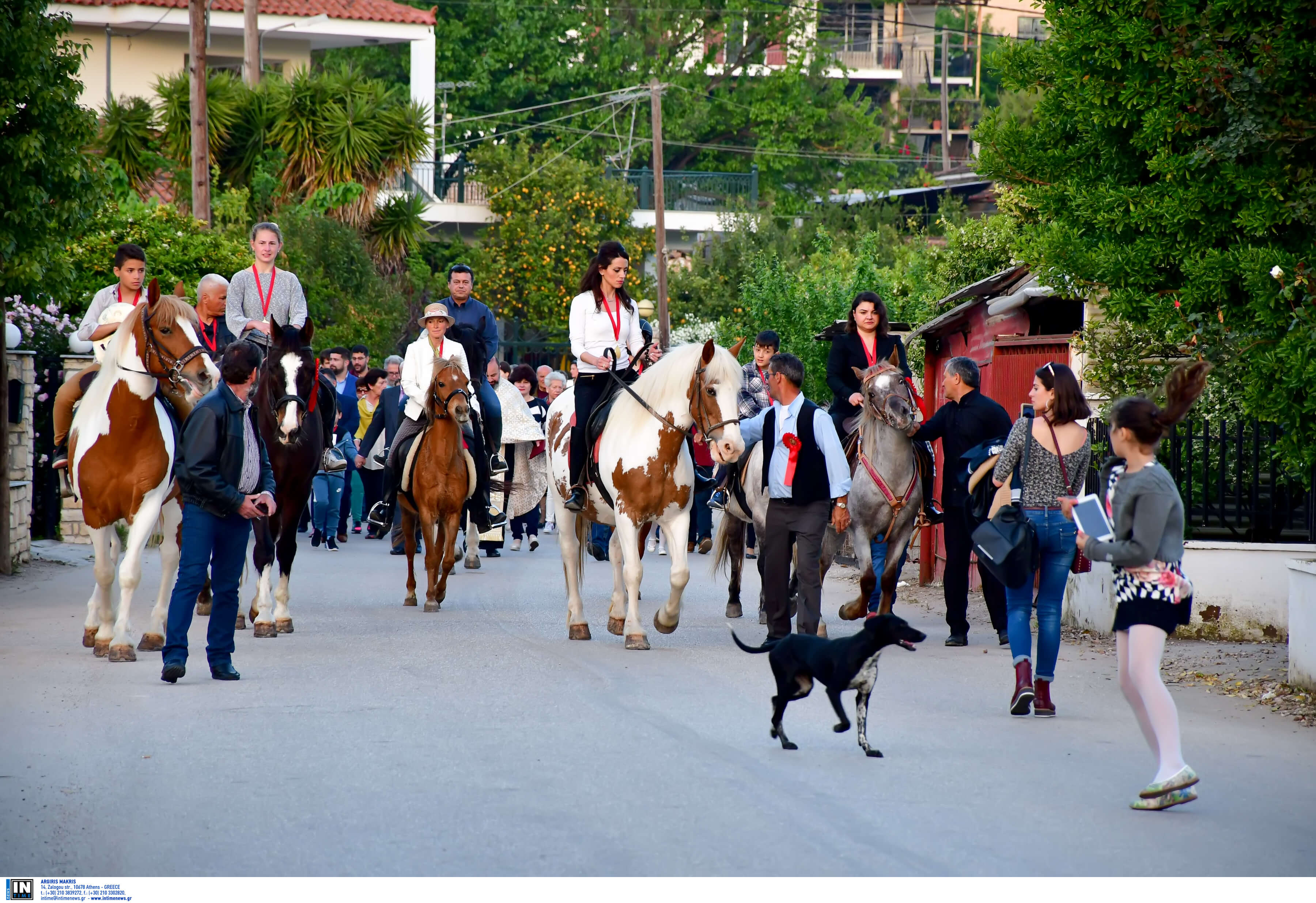 Ο Άη Γιώργης… με τα άλογα!