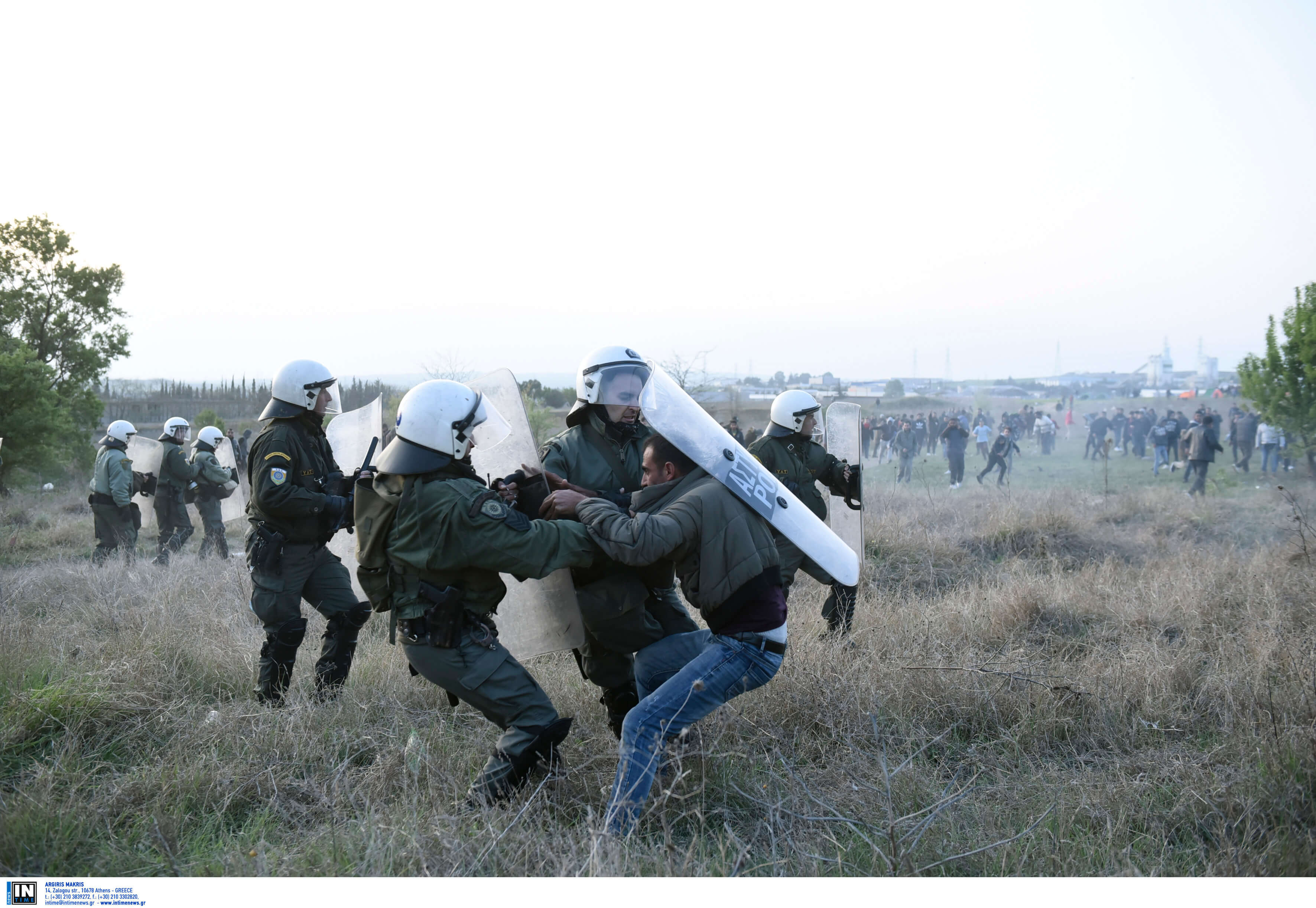 Ένταση και χημικά στο camp προσφύγων στα Διαβάτα! [pics, vid]