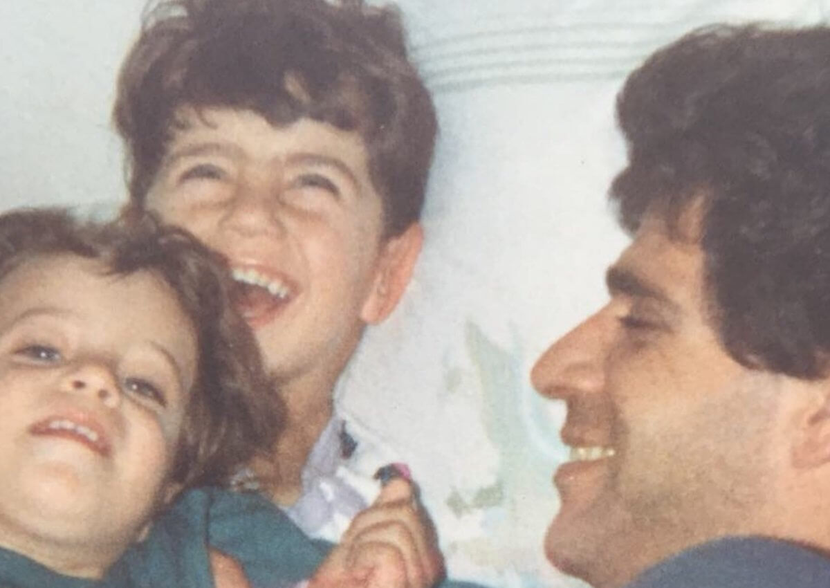 Το αγοράκι στην φωτογραφία είναι γνωστός Έλληνας τραγουδιστής τον αναγνωρίζεις;