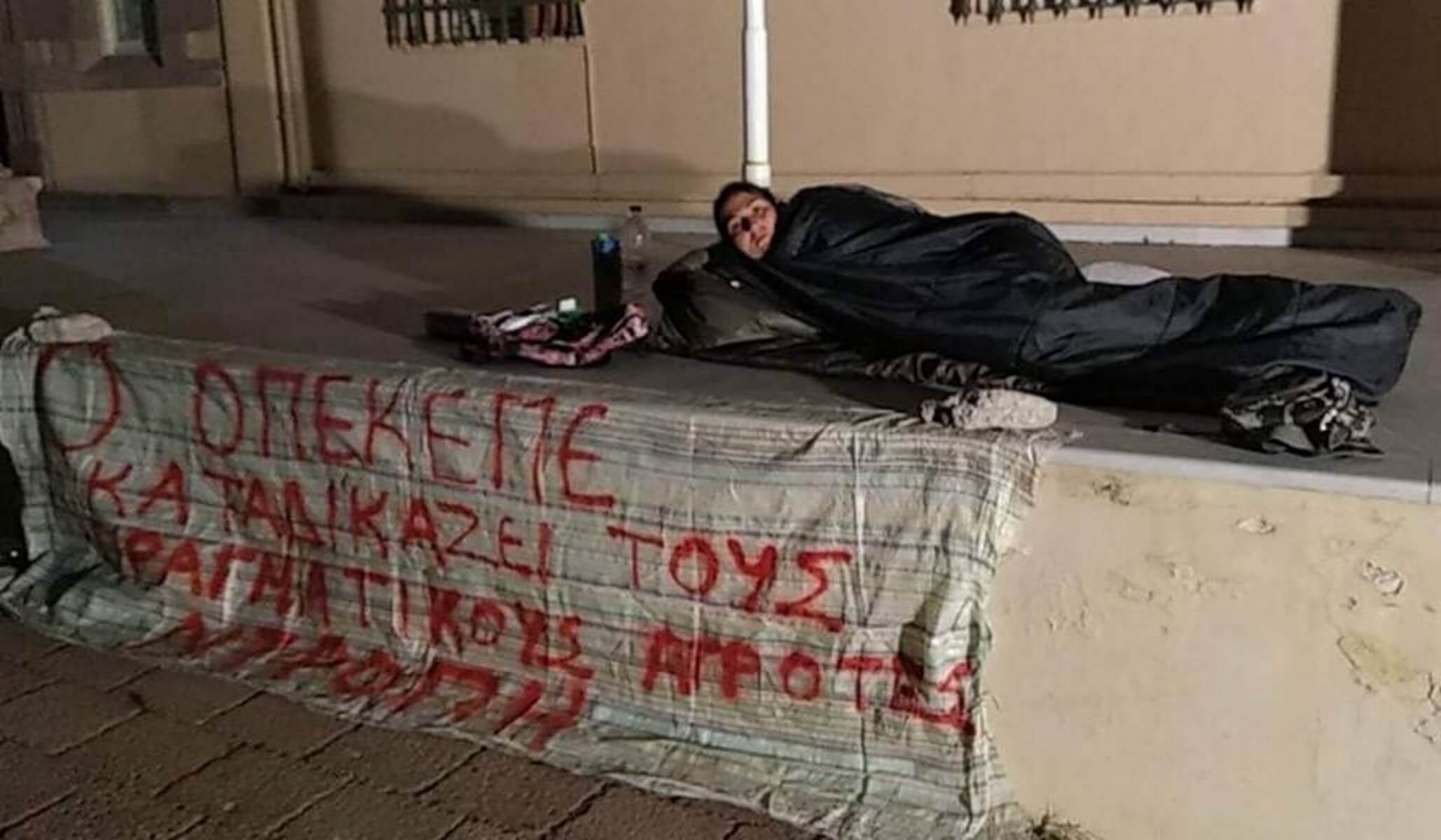 Πολύτεκνη μητέρα κάνει απεργία πείνας στη Λέσβο