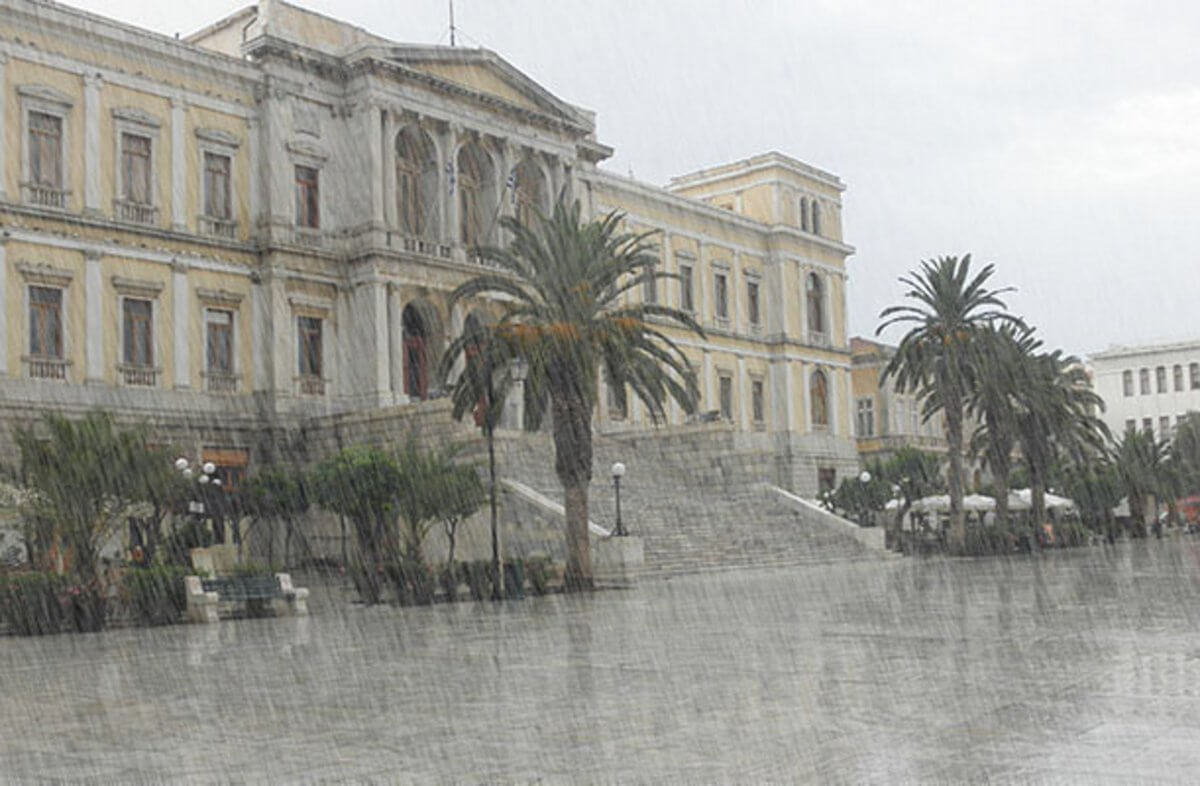 Καιρός: Δυνατή χαλαζόπτωση στη Σύρο