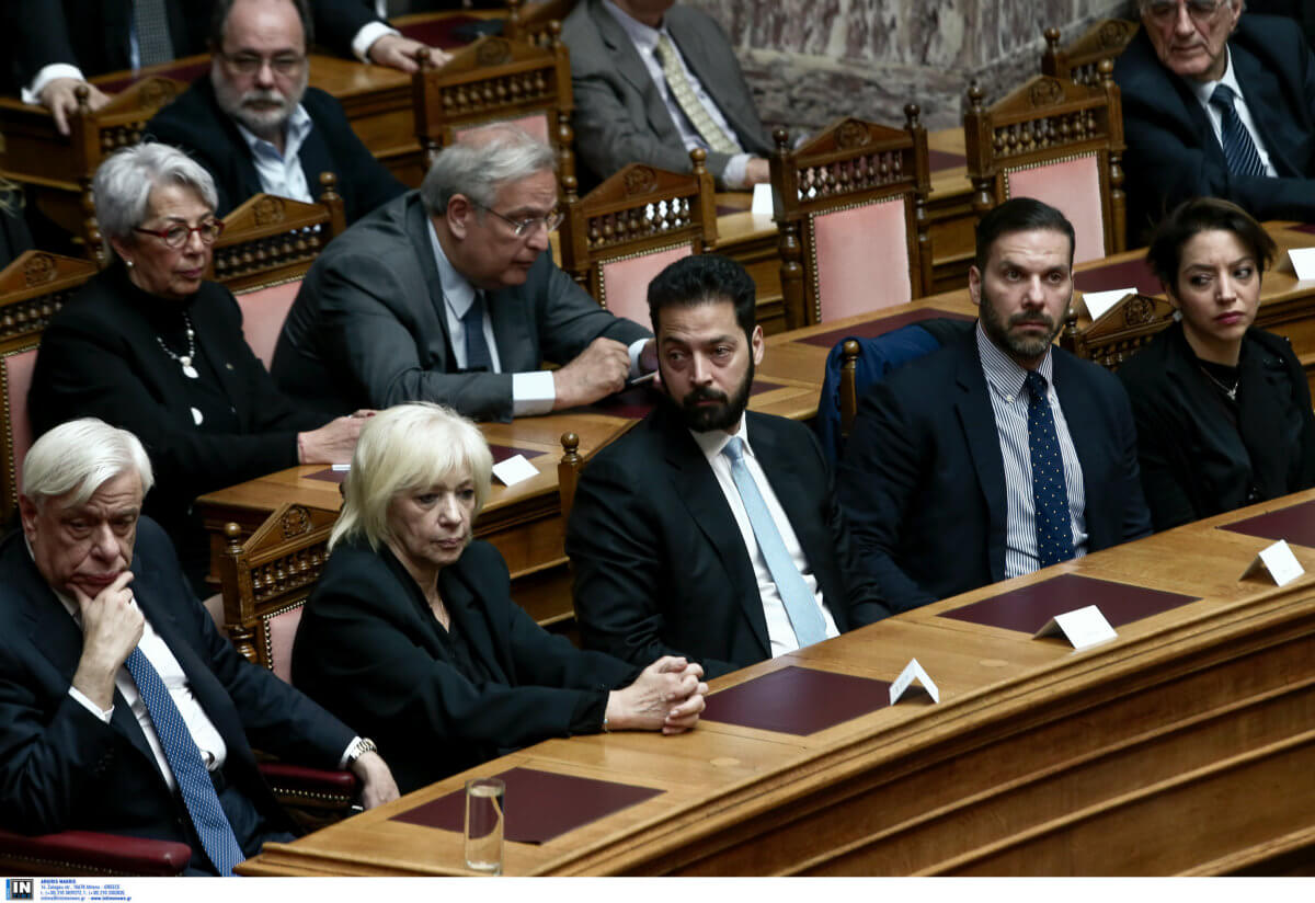 Δημήτρης Σιούφας: Πολιτικό μνημόσυνο και ενός λεπτού σιγή στην Ολομέλεια [pics]
