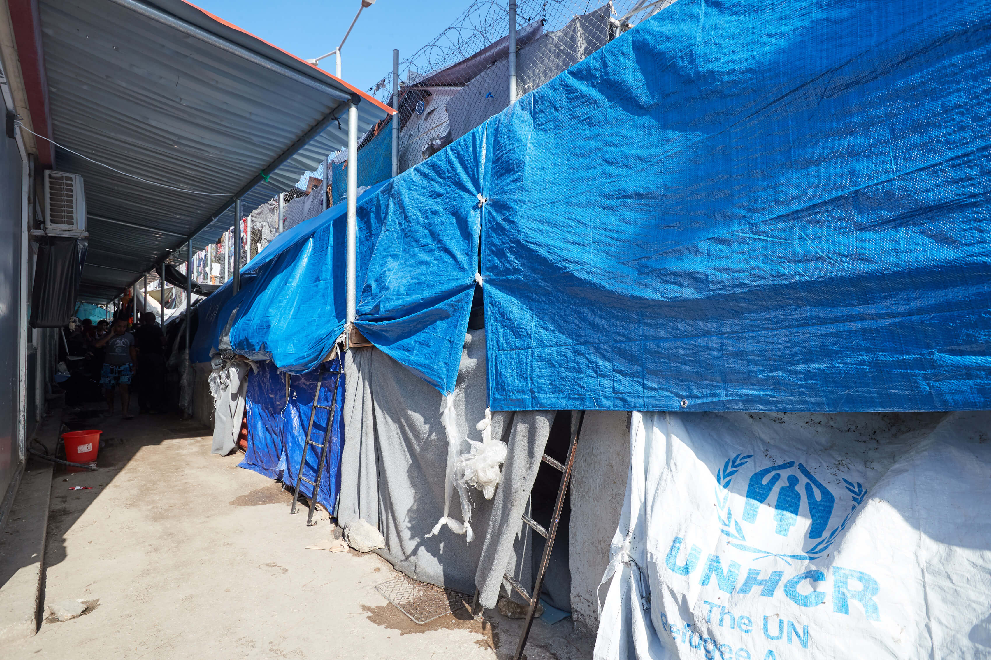 Σάμος: “Έπεσαν” οι υπογραφές για το νέο Κέντρο Υποδοχής προσφύγων