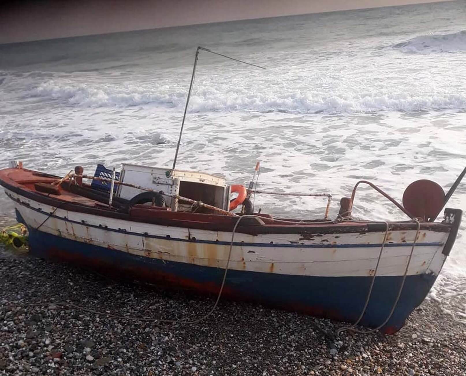 Λάρισα: Η βάρκα επέστρεψε μόνης της στη στεριά – Θρίλερ με αγνοούμενο ψαρά στον Αγιόκαμπο [pics]