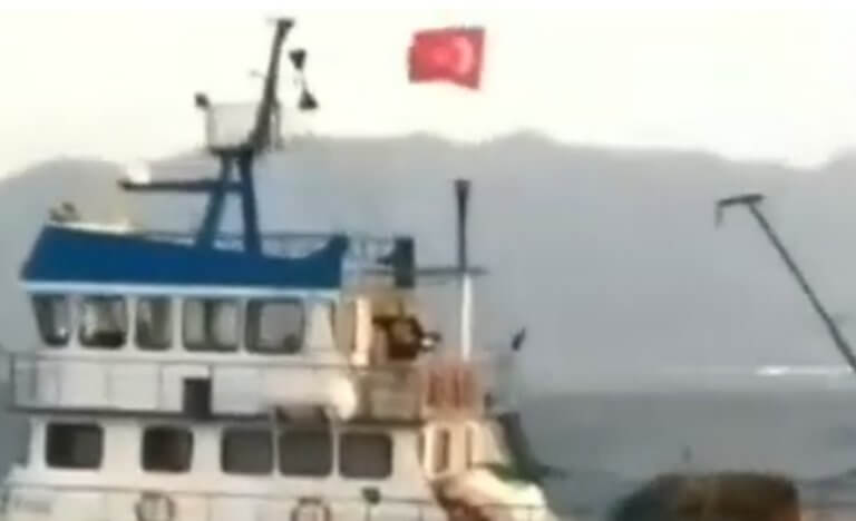 Ψέριμος: “Ρε αλήτες εδώ είναι Ελλάδα” – Η στιγμή που Τούρκοι ψαράδες ξεπερνούν κάθε όριο – video