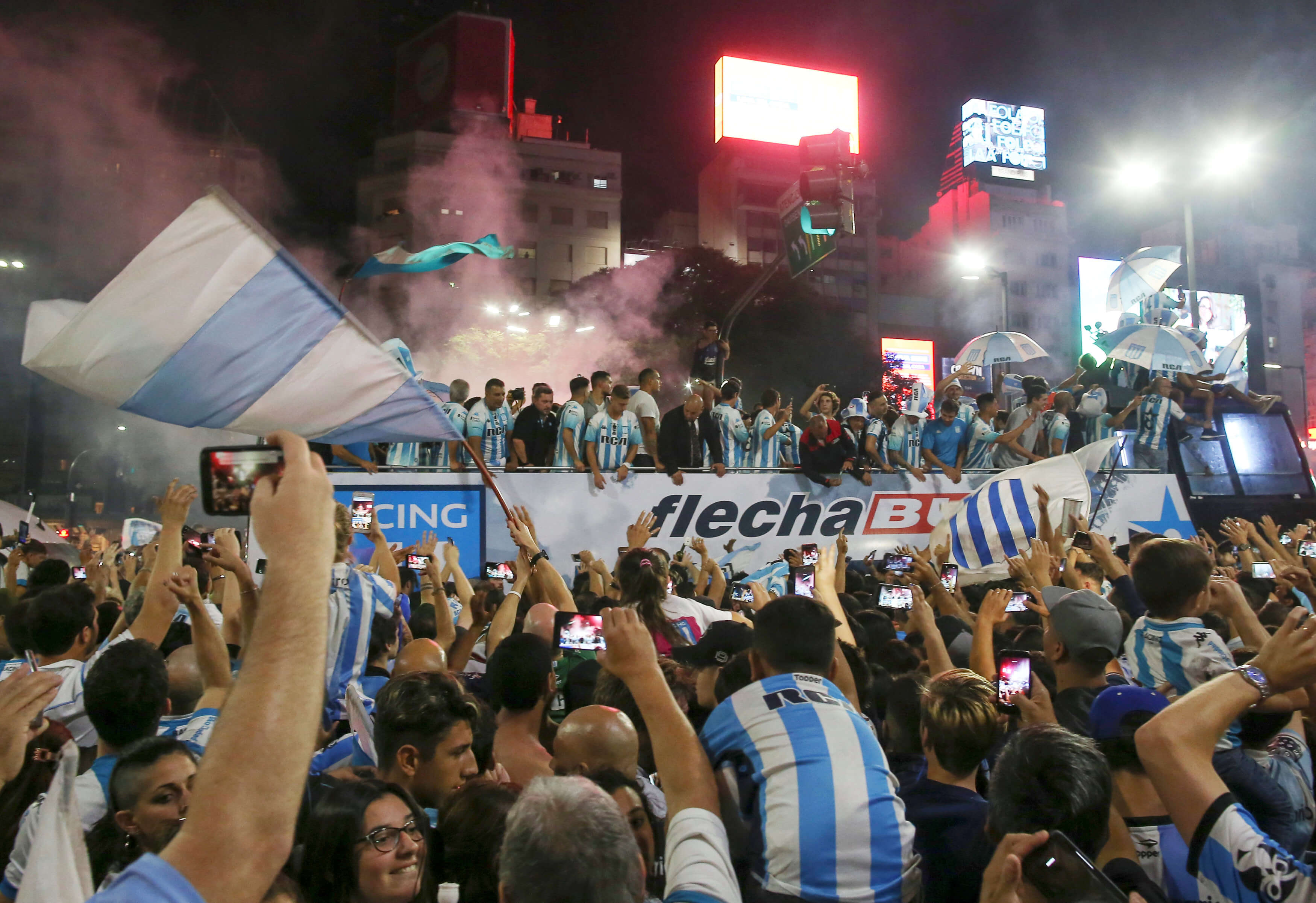 Πρωταθλήτρια Ρασίνγκ στην Αργεντινή! “Τρελοί” πανηγυρισμοί για τον τίτλο [vids, pics]