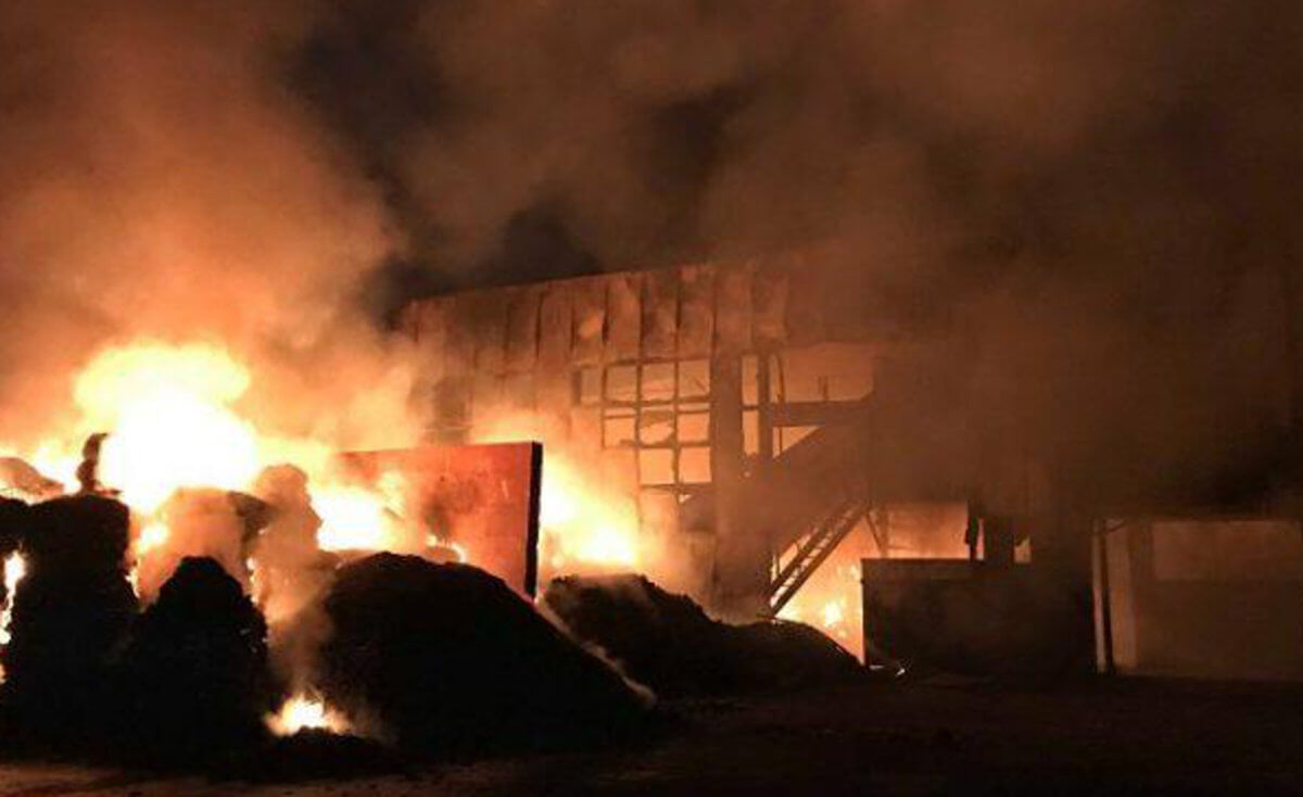 Σίνδος: Τρομακτικές εικόνες από την μεγάλη φωτιά