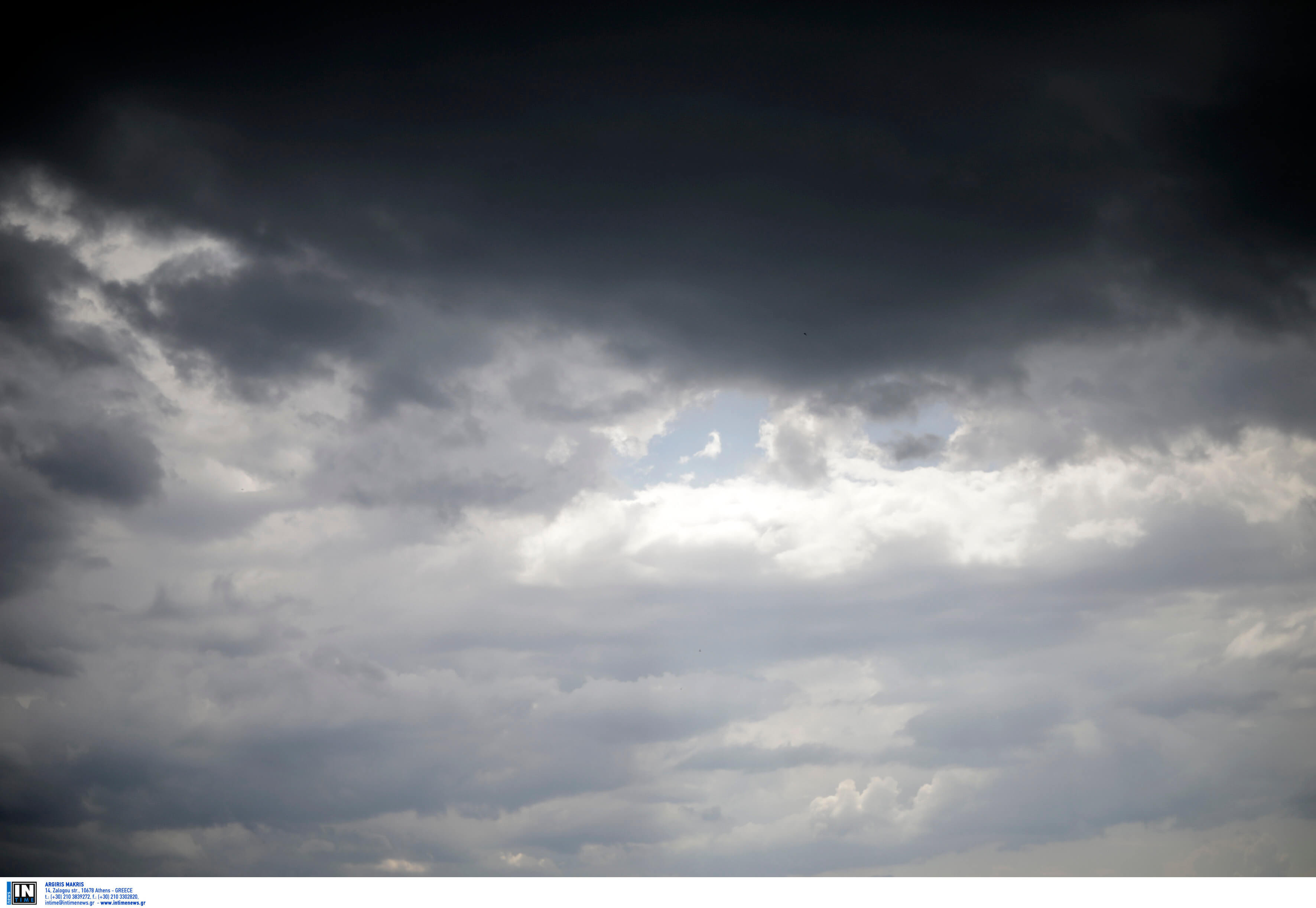 Καιρός – Meteo: Συννεφιά και τοπικές βροχές σε αρκετές περιοχές της χώρας – Πέφτει η θερμοκρασία αύριο (4/10)