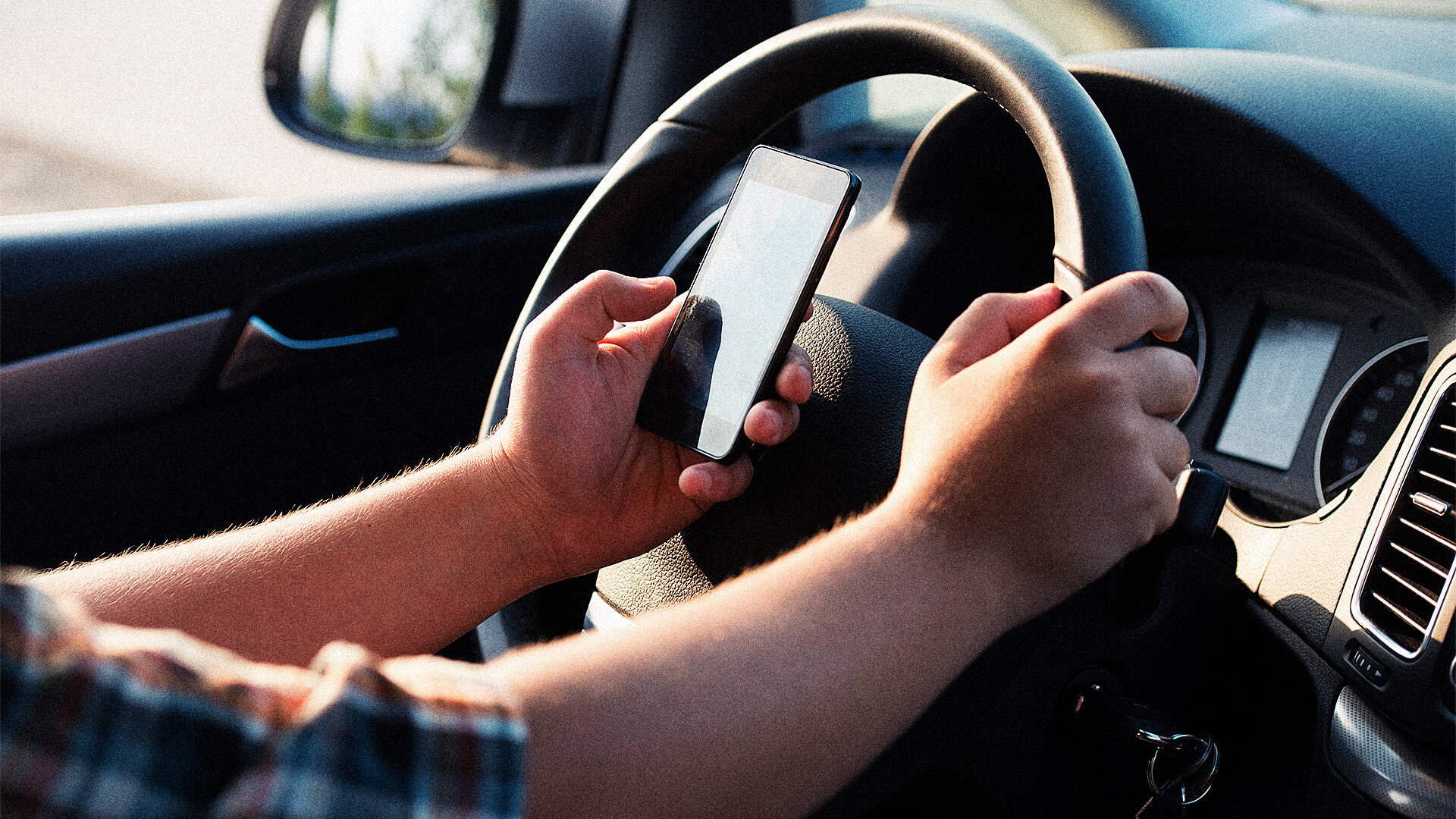 Συσκευή που αναγνωρίζει αν οι οδηγοί χρησιμοποιούν smartphone