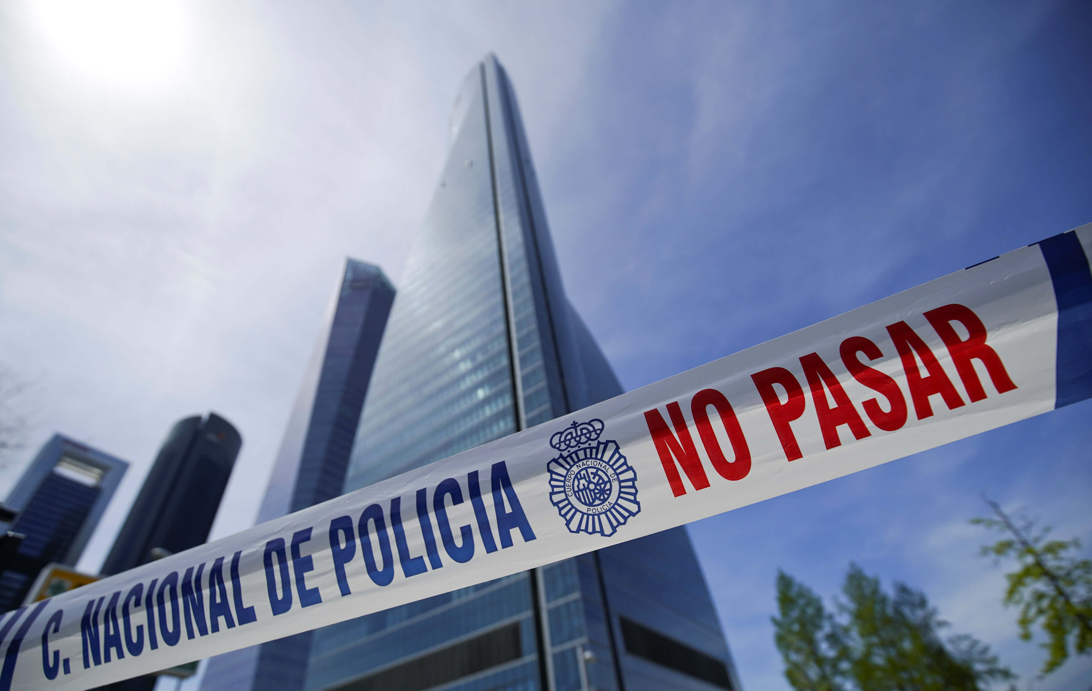 Εκκενώνεται ουρανοξύστης στη Μαδρίτη – Απειλή για βόμβα