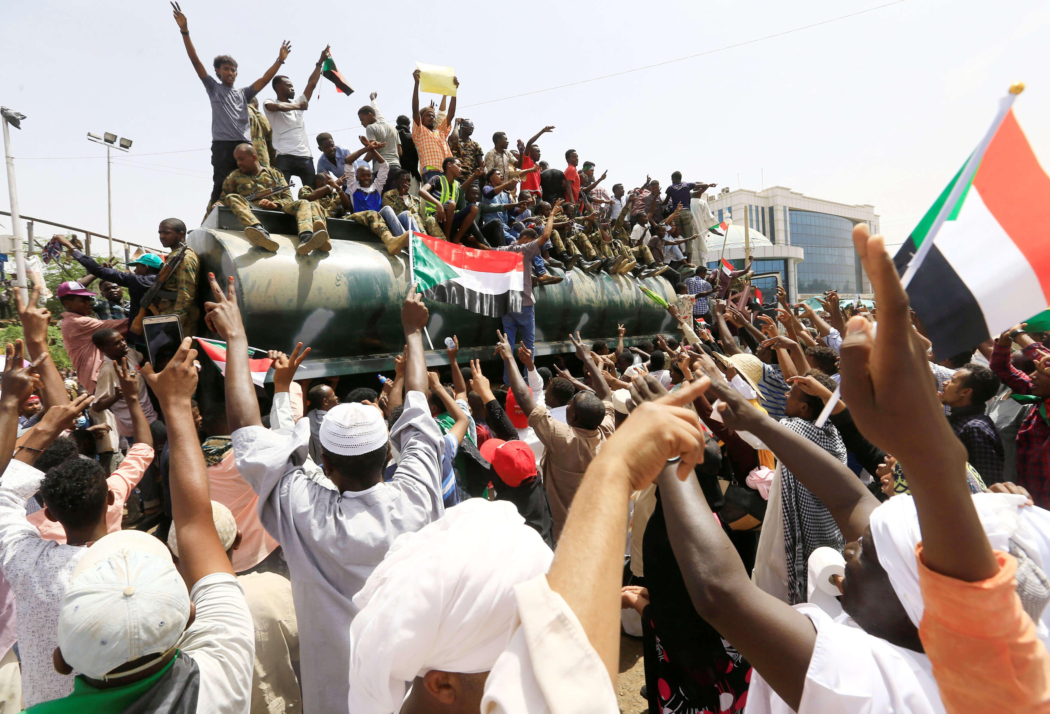 Σουδάν: Παραιτήθηκε ο υπουργός Άμυνας του πραξικοπήματος