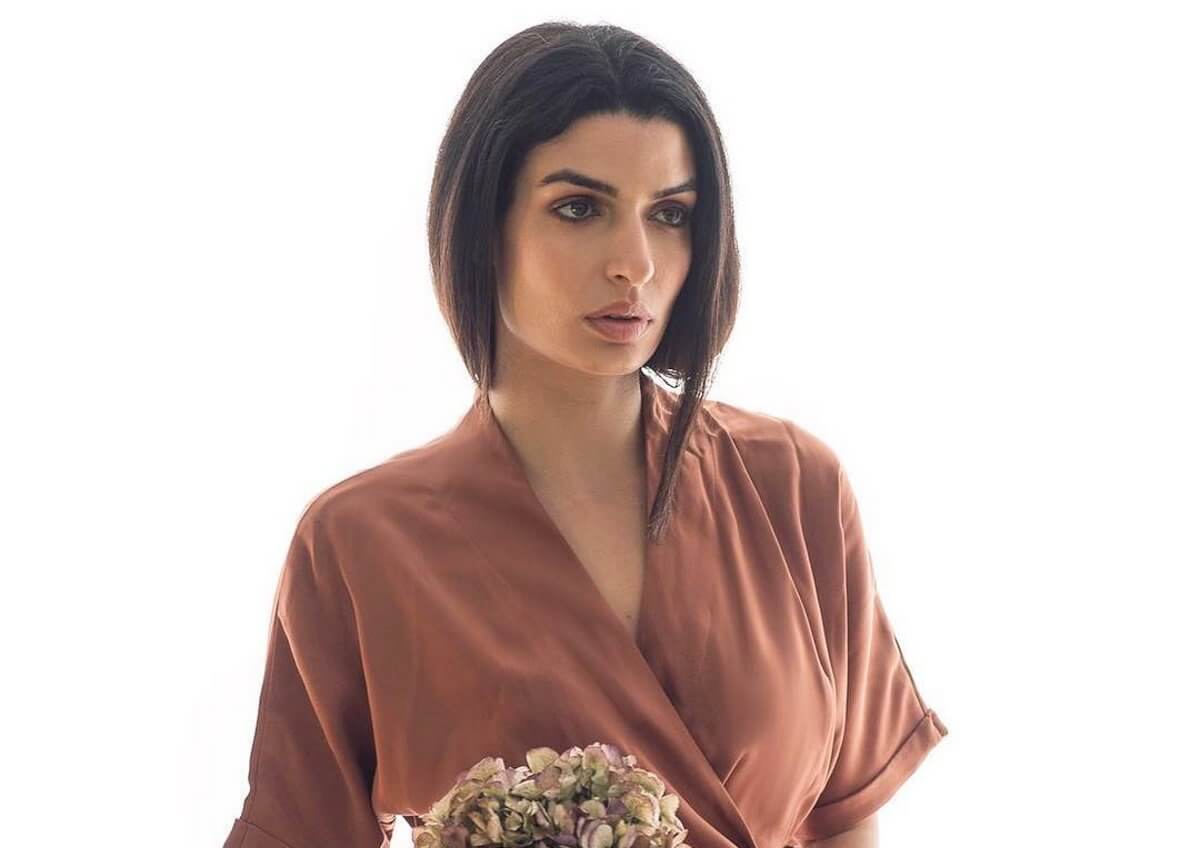 Τόνια Σωτηροπούλου: Δημοσιεύει φωτογραφία του Κωστή Μραβέγια και τον αποκαλεί «Ωραίο τύπο»!