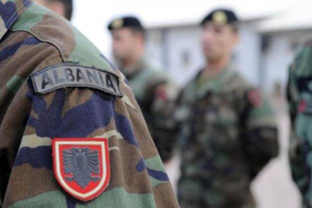 Κατεβαίνει ο στρατός της Αλβανίας να φυλάξει το αεροδρόμιο των Τιράνων!
