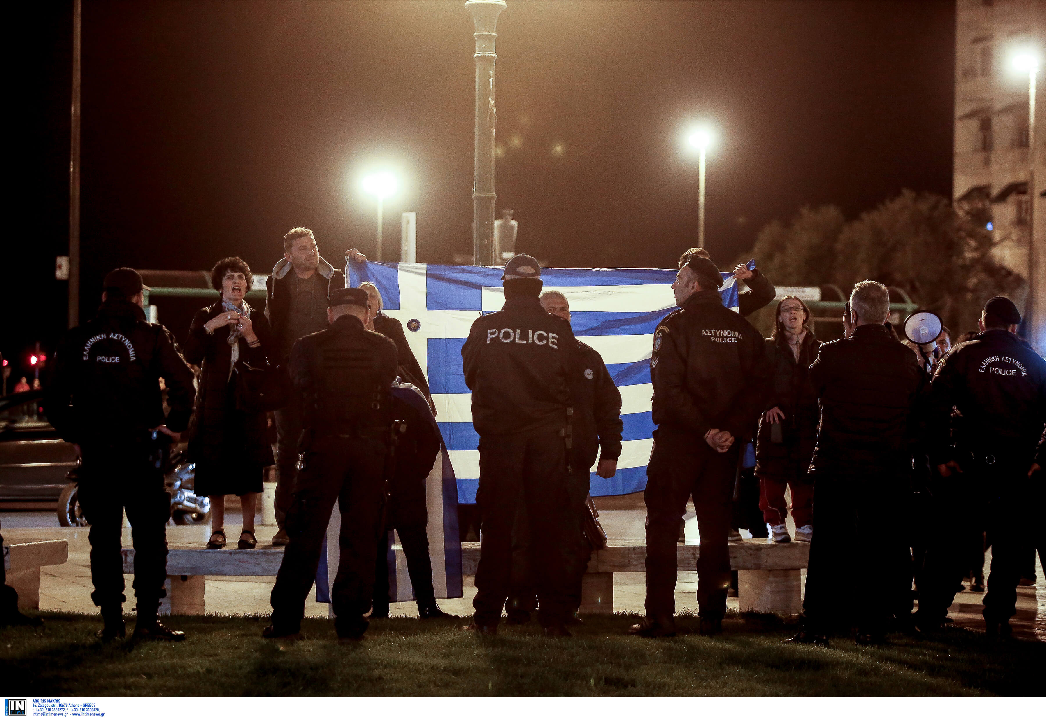 Θεσσαλονίκη: Ο Τσακαλώτος απάντησε με δυο φωτογραφίες για τις αποδοκιμασίες – Νέες εικόνες με οργισμένους διαδηλωτές – video