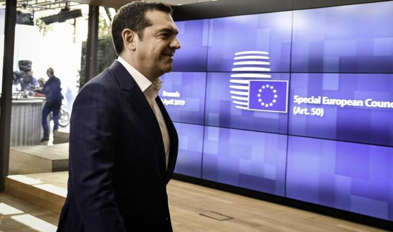 Spiegel: «Οι «αποτυχημένοι» Έλληνες δεν… λιάζονται πια – Σε λίγο θα μας στείλουν τρόικα»!