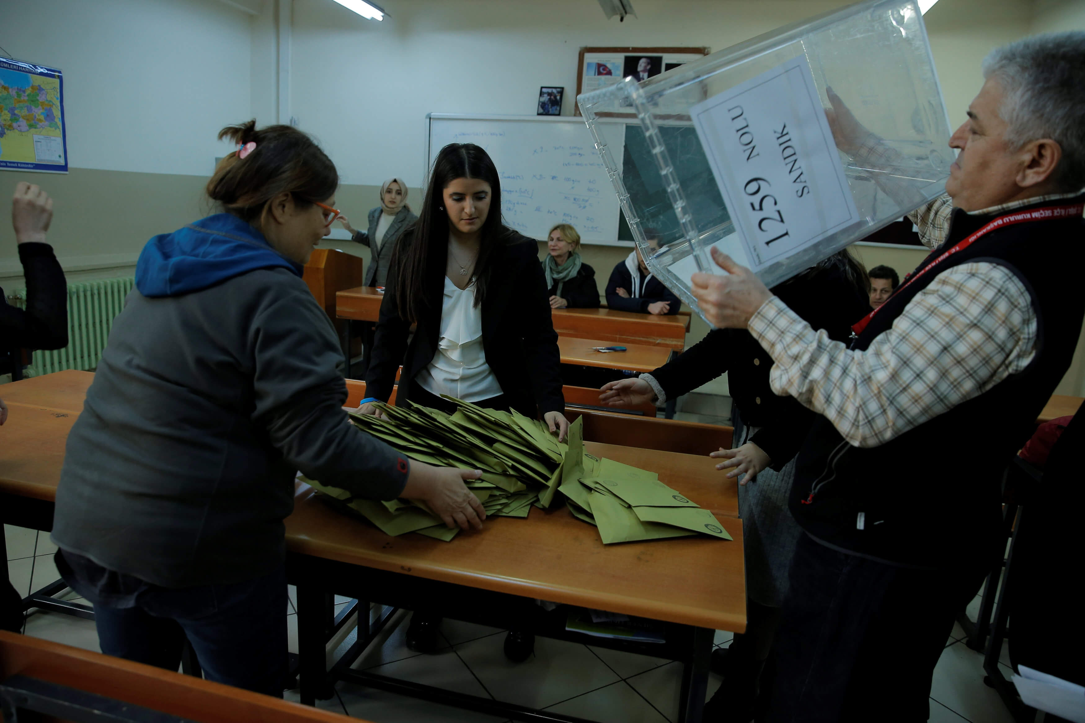 Τουρκία – Εκλογές: Έχασε την πρωτιά στην Άγκυρα και μιλά για λάθη στις κάλπες